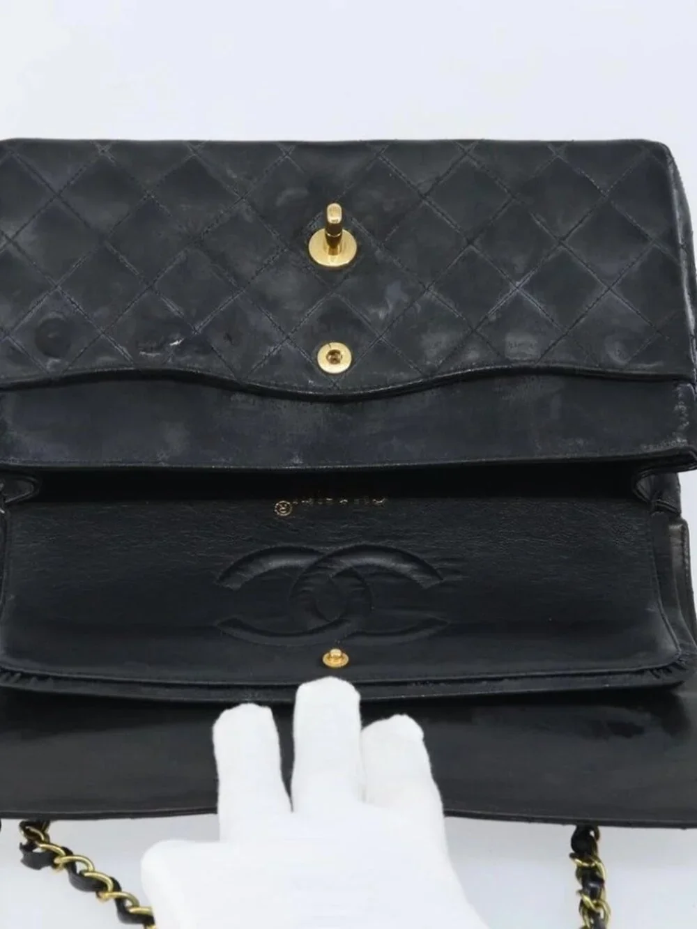 CHANEL Matelasse Chain Shoulder Bag Leather Black Gold CC Auth 88183